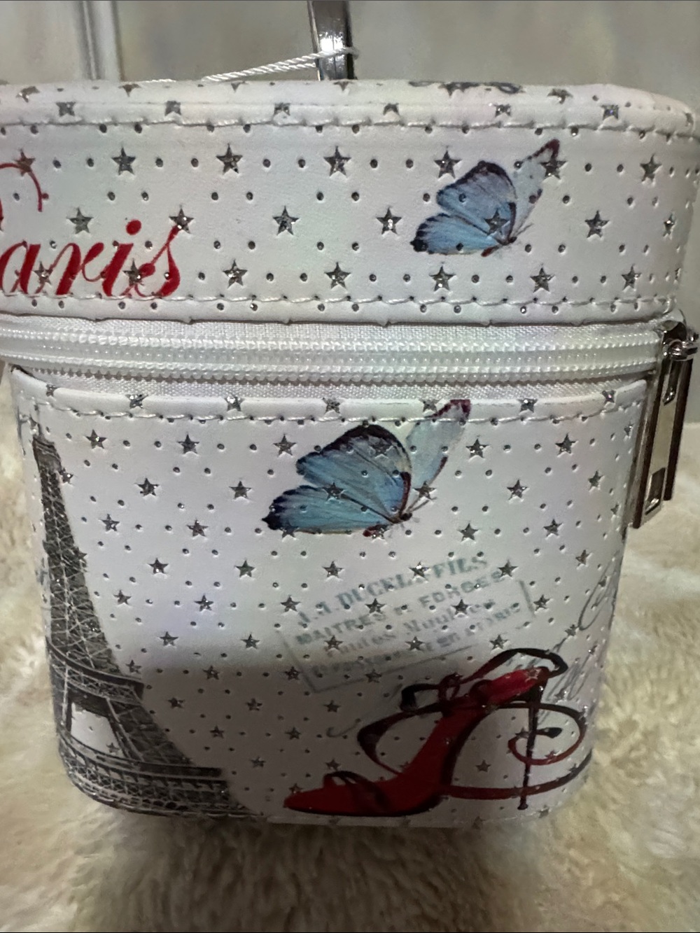 Paris Eiffel Tower Cosmetic Train Case in White 8" Wide x 5 1/2" Tall x 4” Deep - Picture 8 of 10